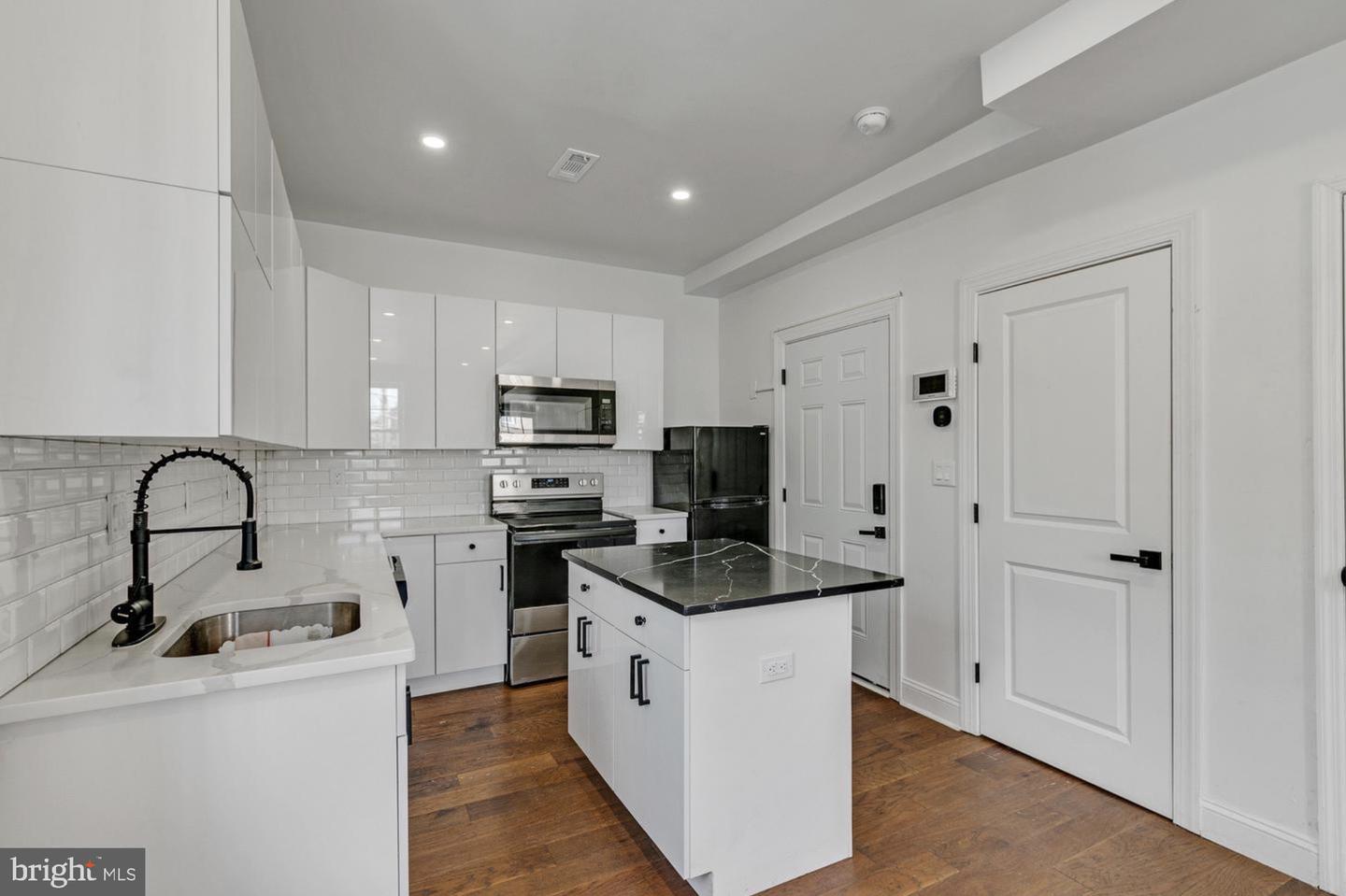 835 Corinthian Ave Property Photo 3