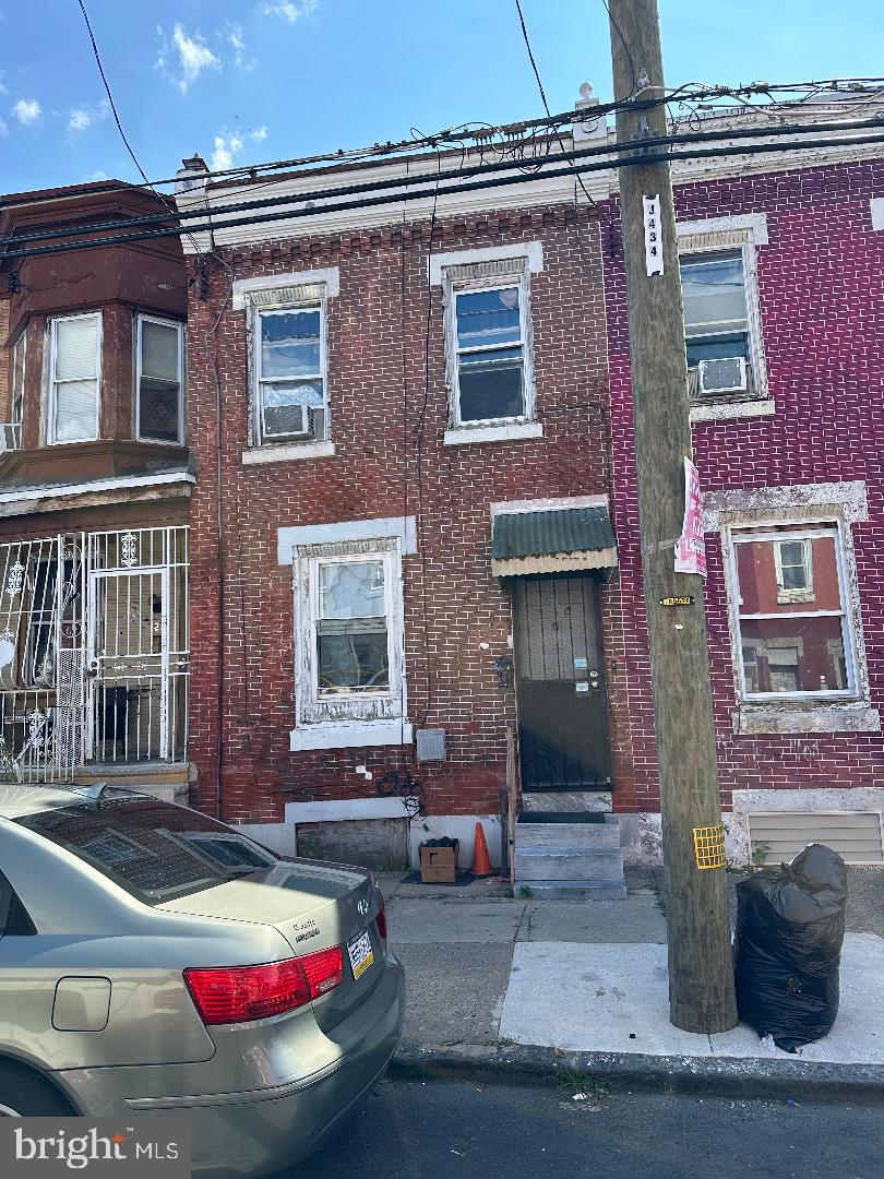 730 W TIOGA ST Property Photo 1