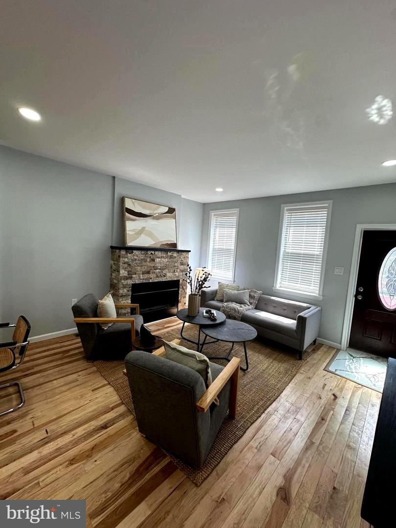 1856 Sepviva St Property Photo 12