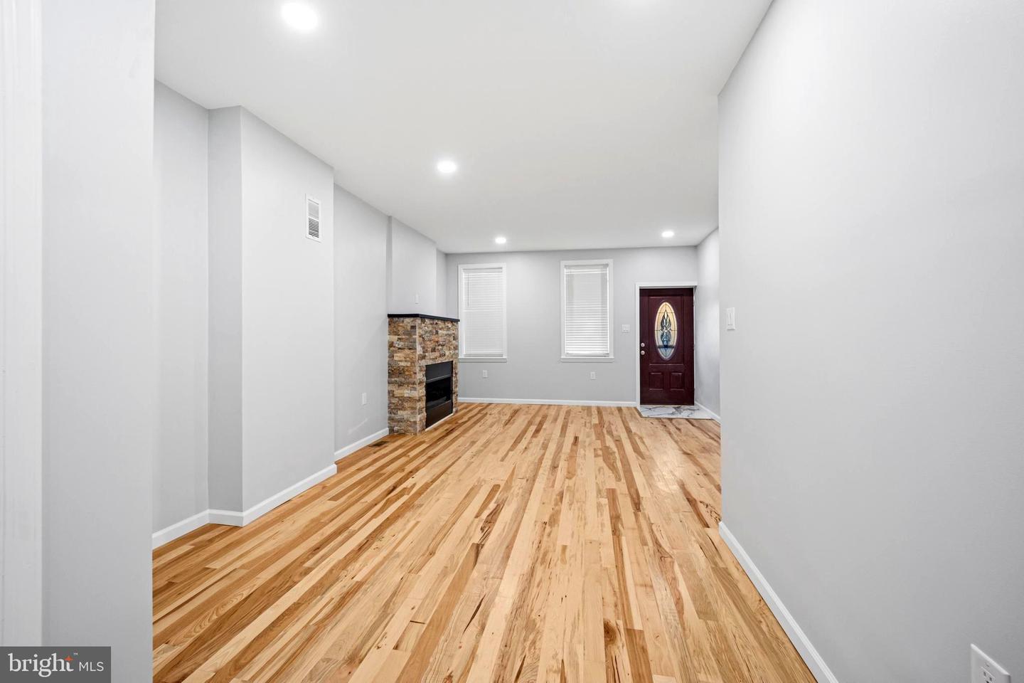 1856 Sepviva St Property Photo 24