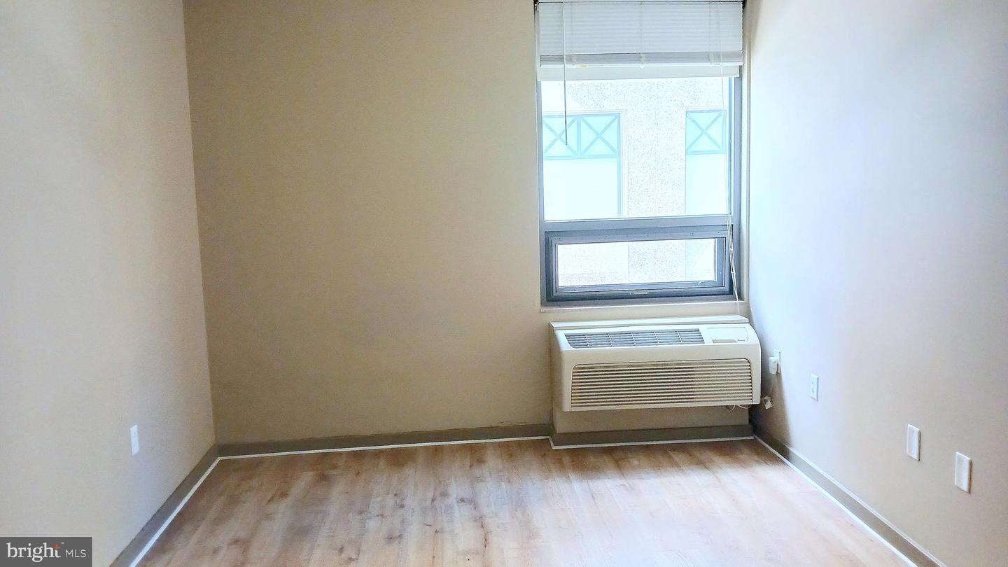 815-37 Arch St #219 Property Photo 13