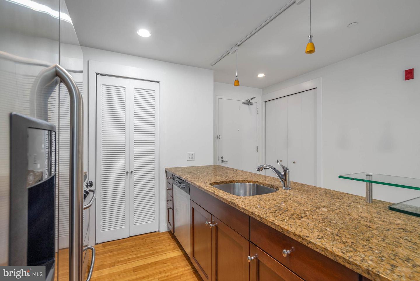 319 Vine St #108 Property Photo 4