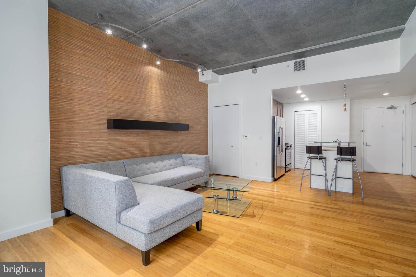 319 Vine St #108 Property Photo 8