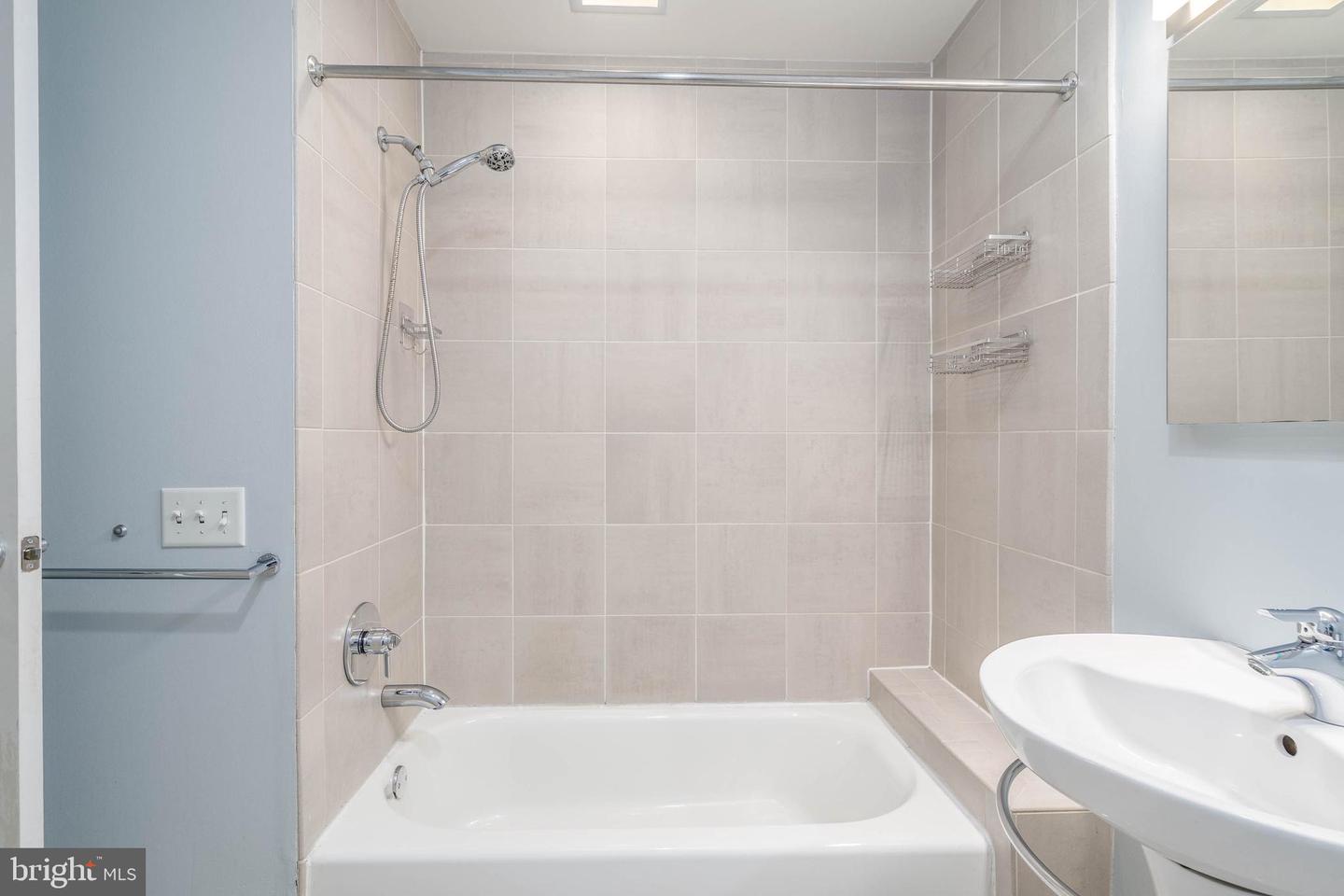 319 Vine St #108 Property Photo 20