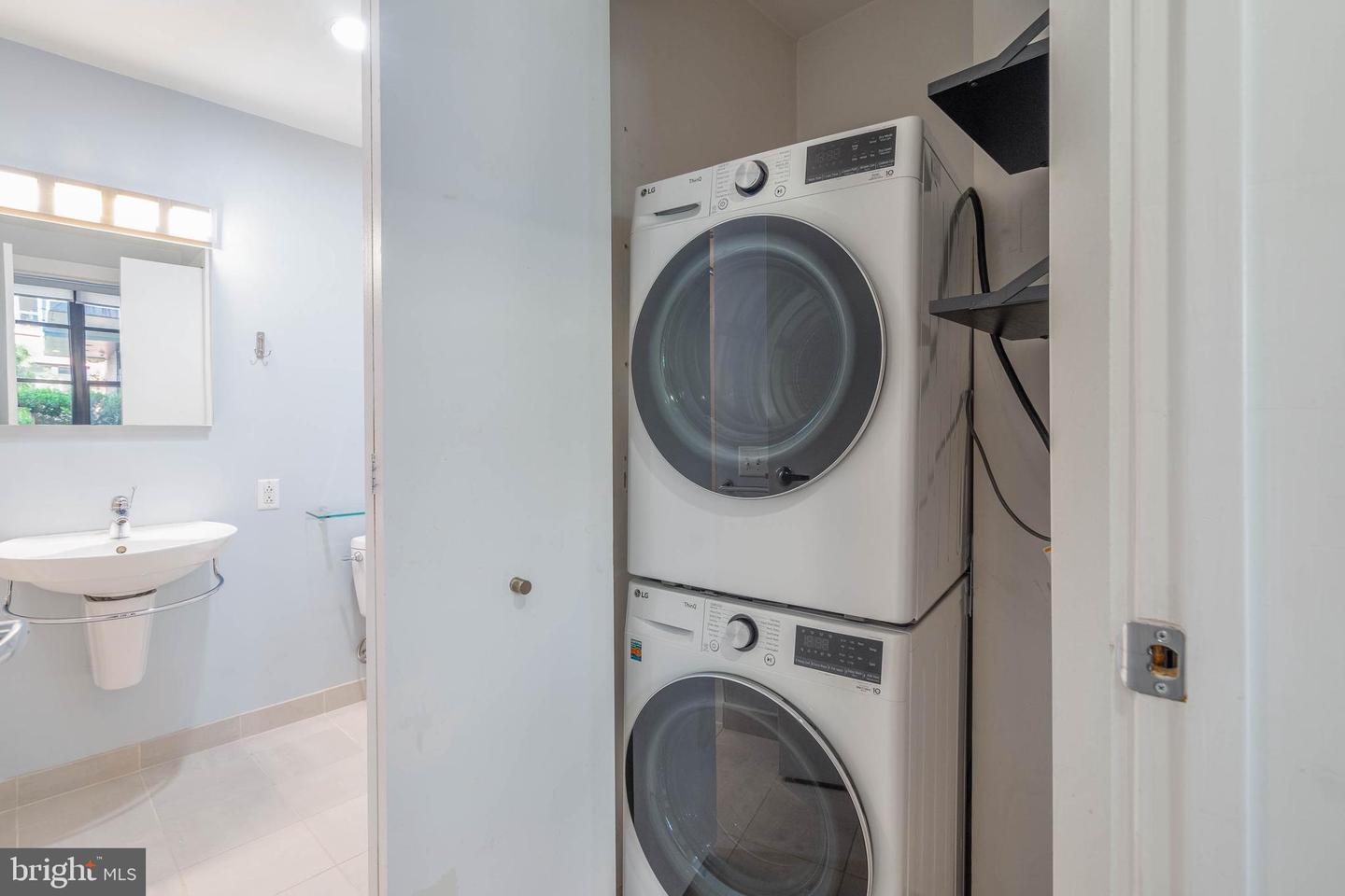 319 Vine St #108 Property Photo 22