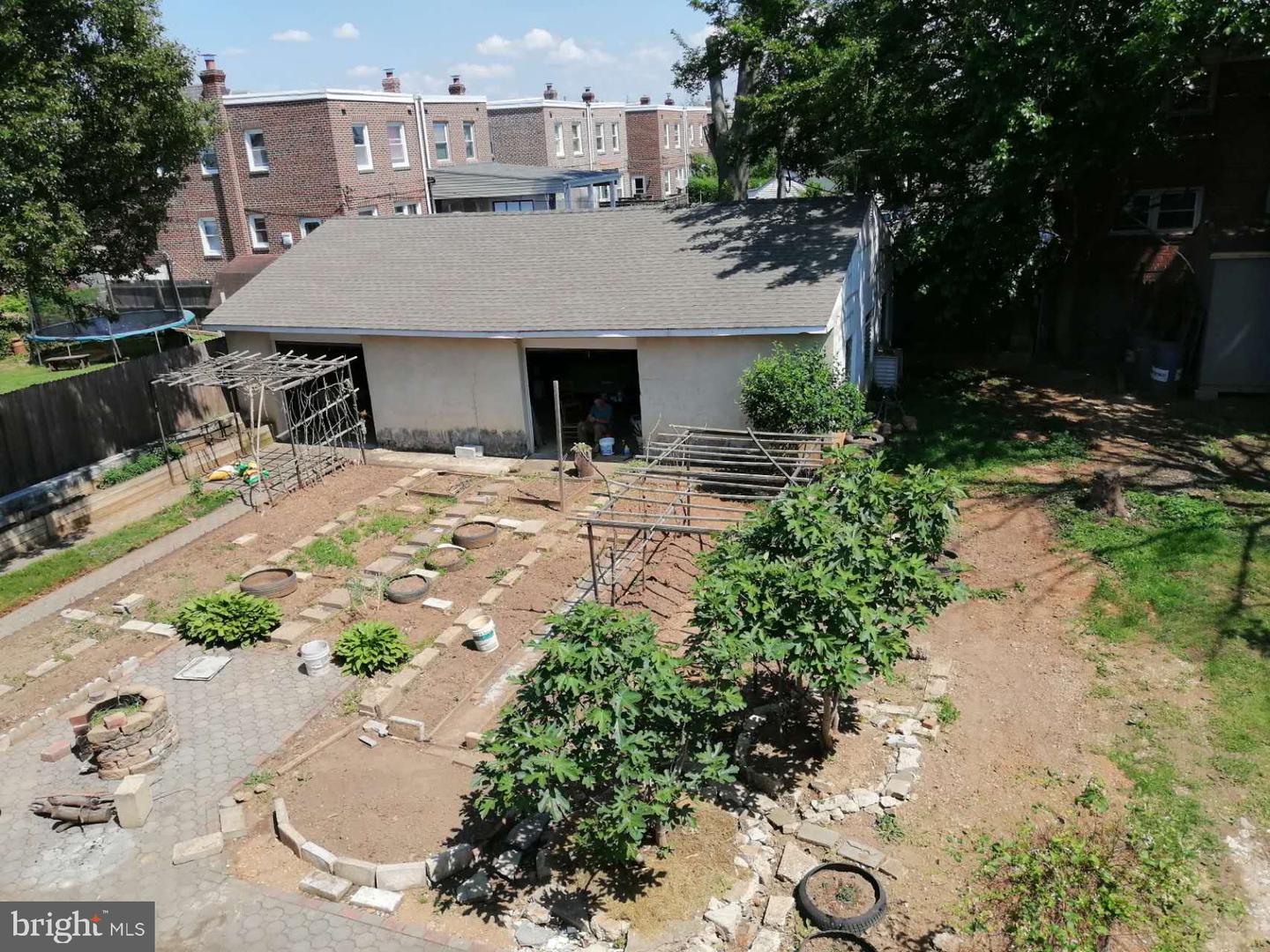 8005 Large St Property Photo 2