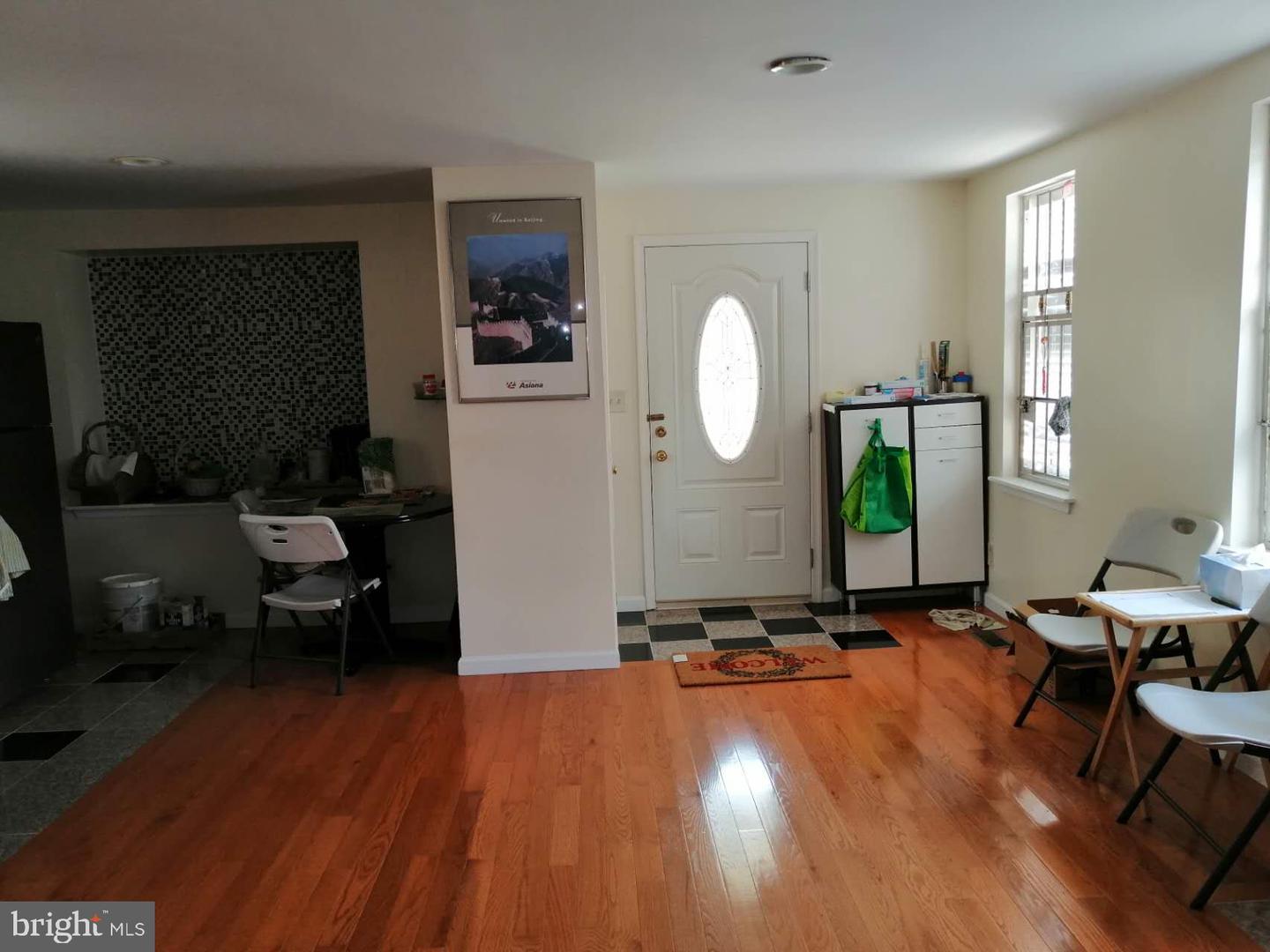 8005 Large St Property Photo 8
