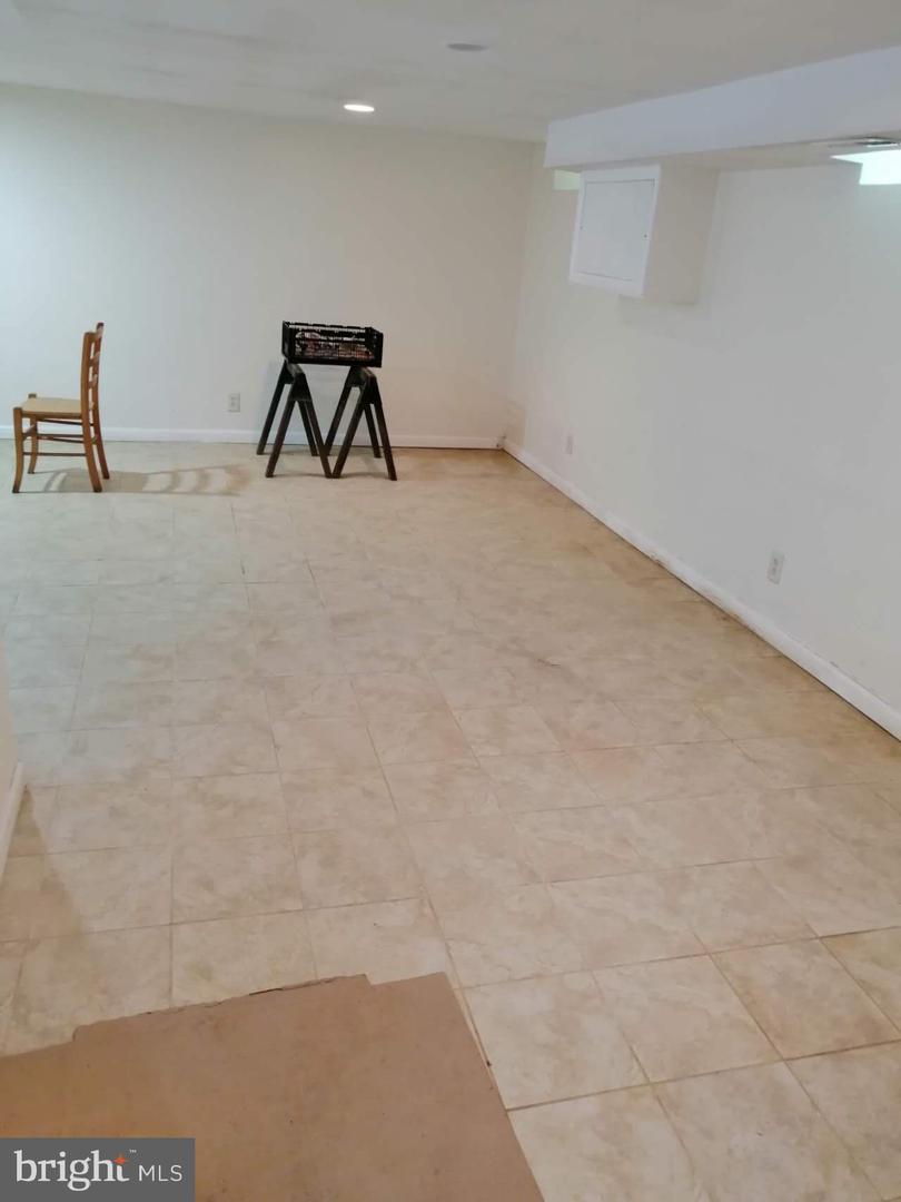 8005 Large St Property Photo 21