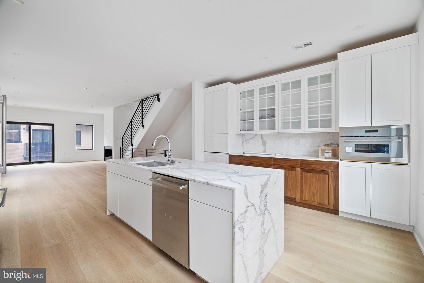 706 Latona St #f Property Photo 5