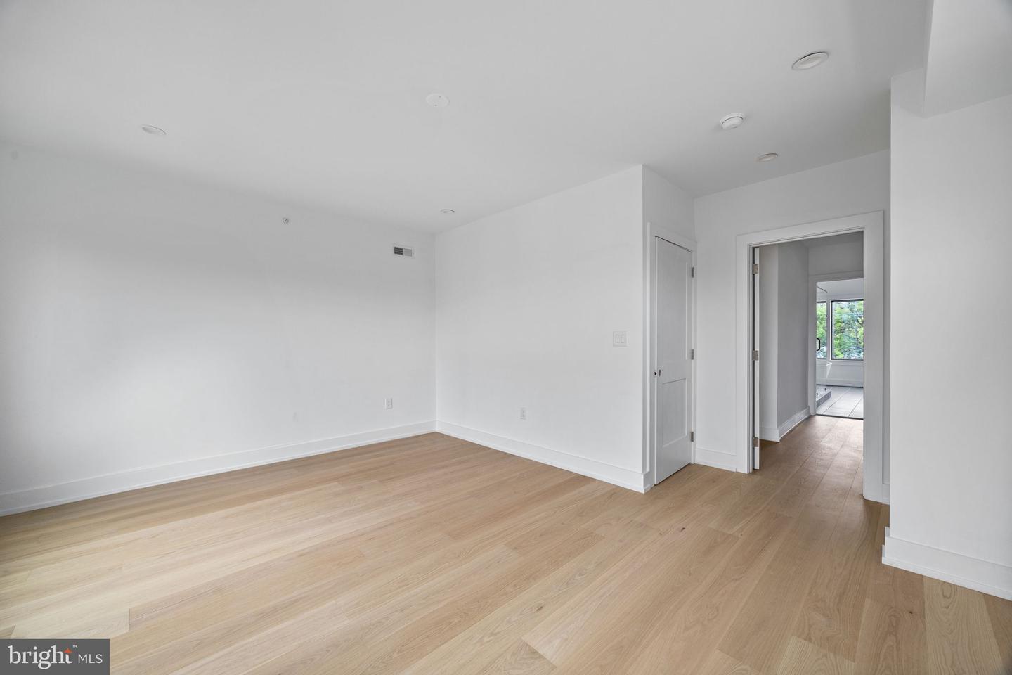706 Latona St #f Property Photo 15