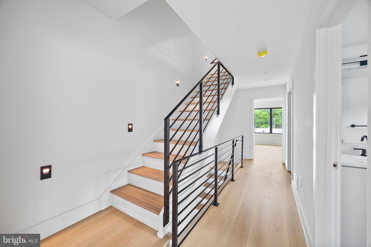 706 Latona St #f Property Photo 18