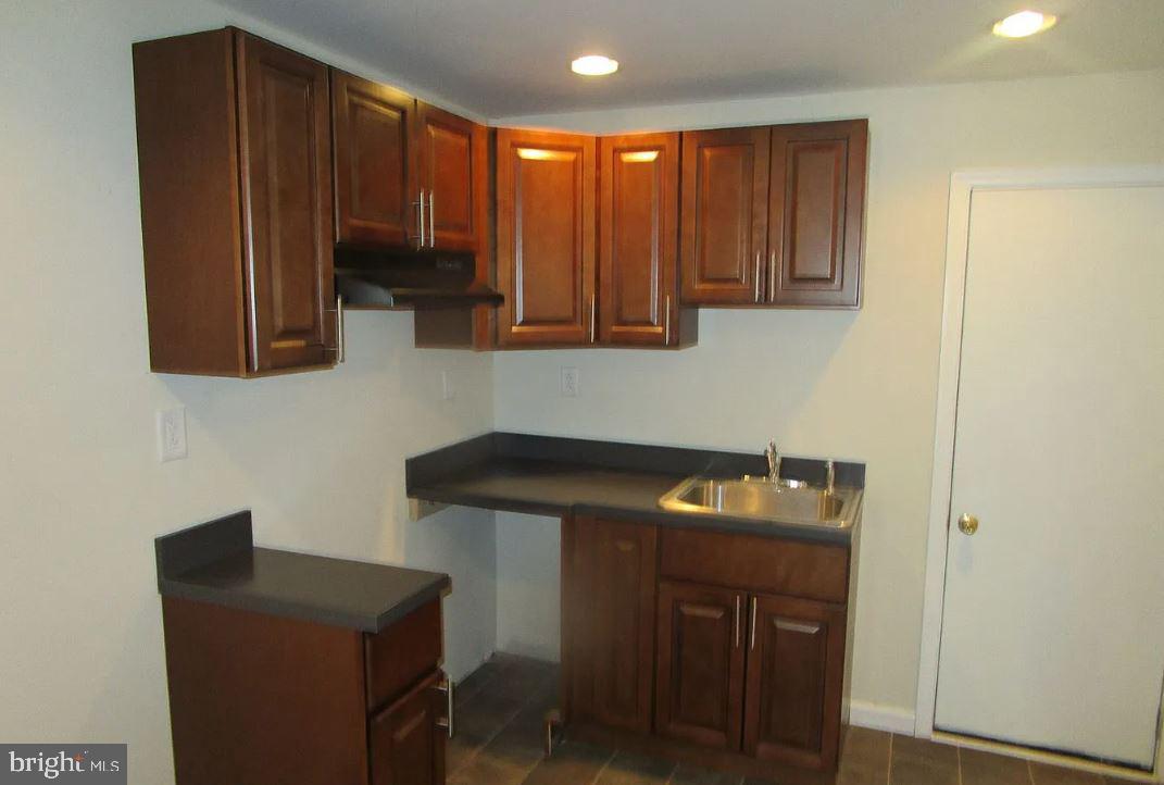 737 E Hilton St Property Photo 4