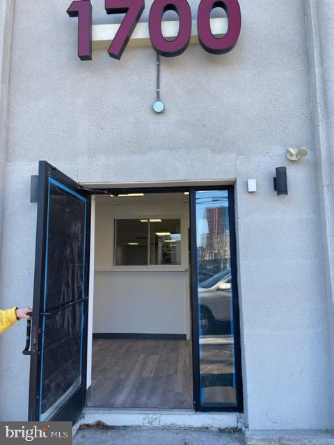 1700-6 W Tioga St #lower Level Property Photo 2