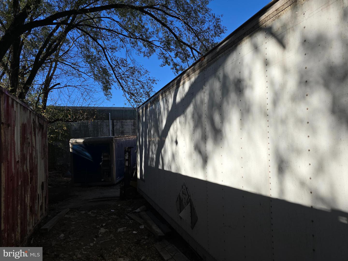 4433-37 Whitaker Ave Property Photo 5