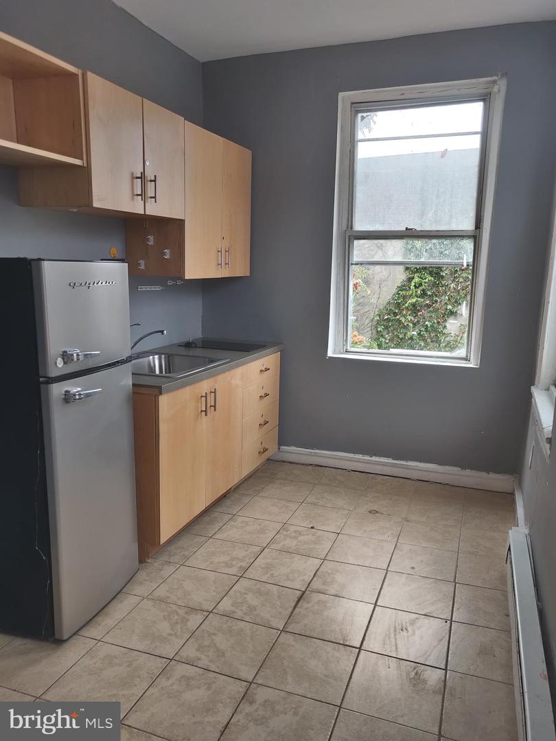644 W Venango St #2r Property Photo 5