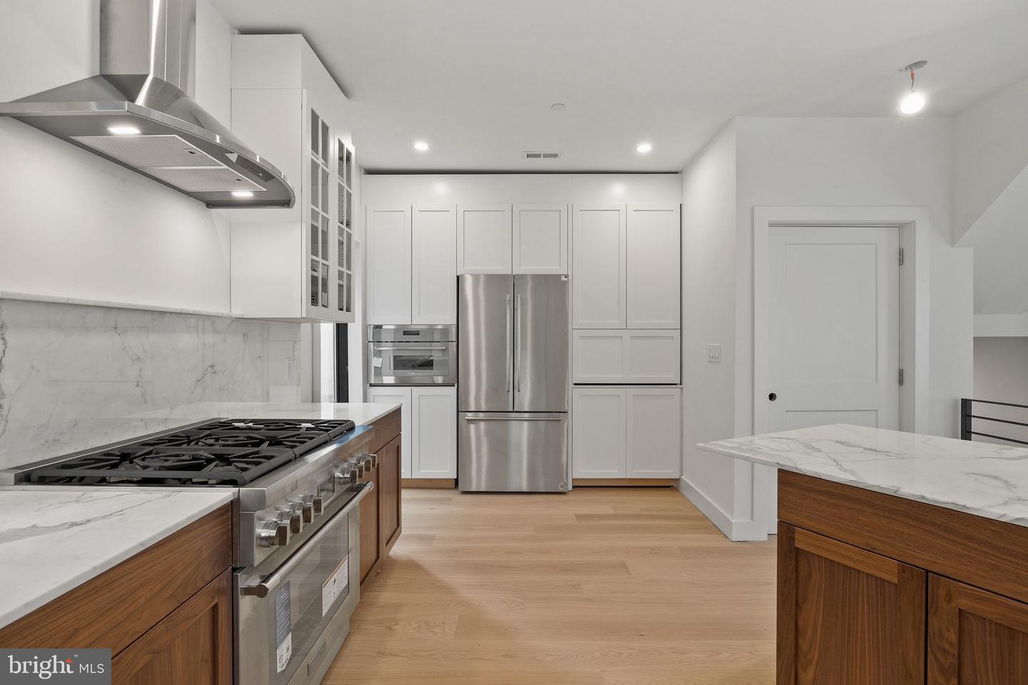 706 Latona St #j Property Photo 5