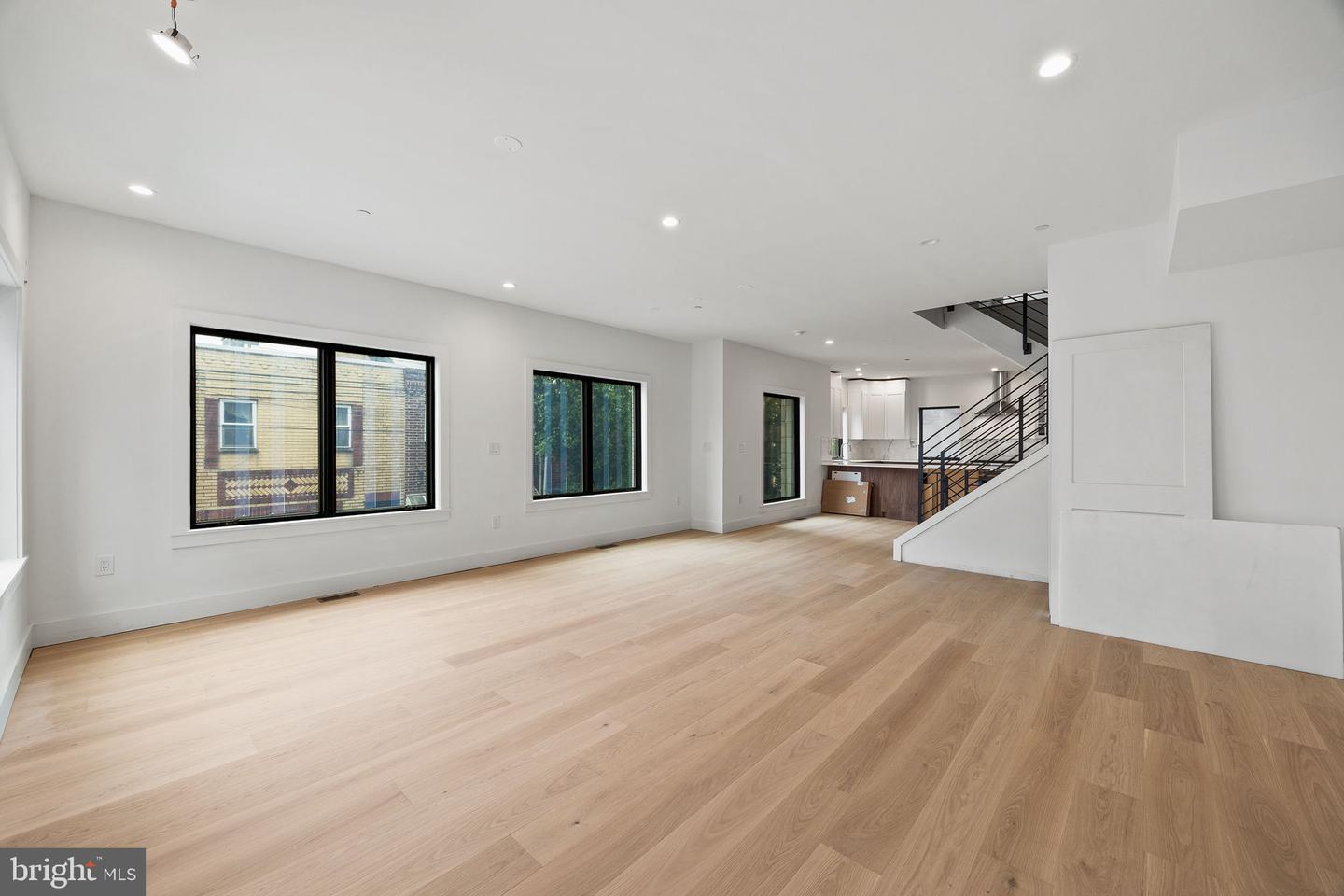 706 Latona St #j Property Photo 11