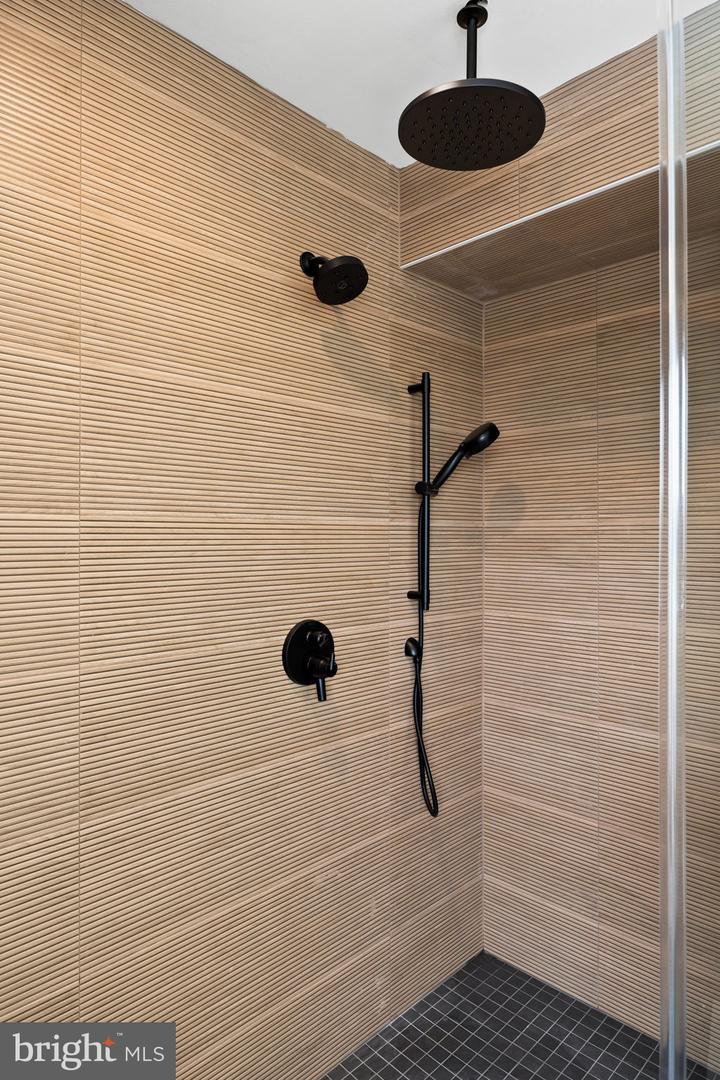 706 Latona St #j Property Photo 17