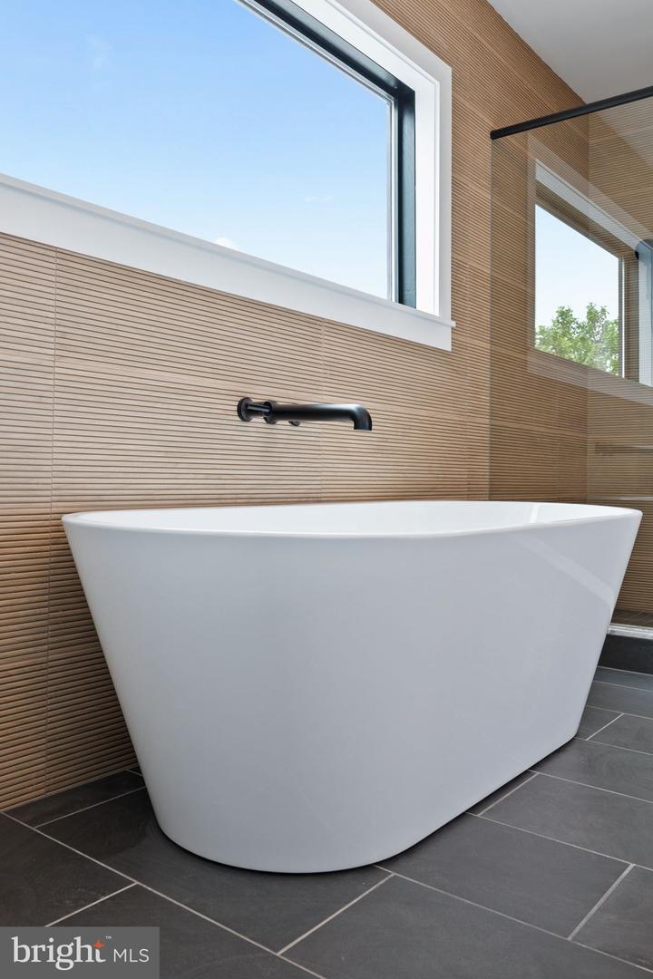 706 Latona St #j Property Photo 18