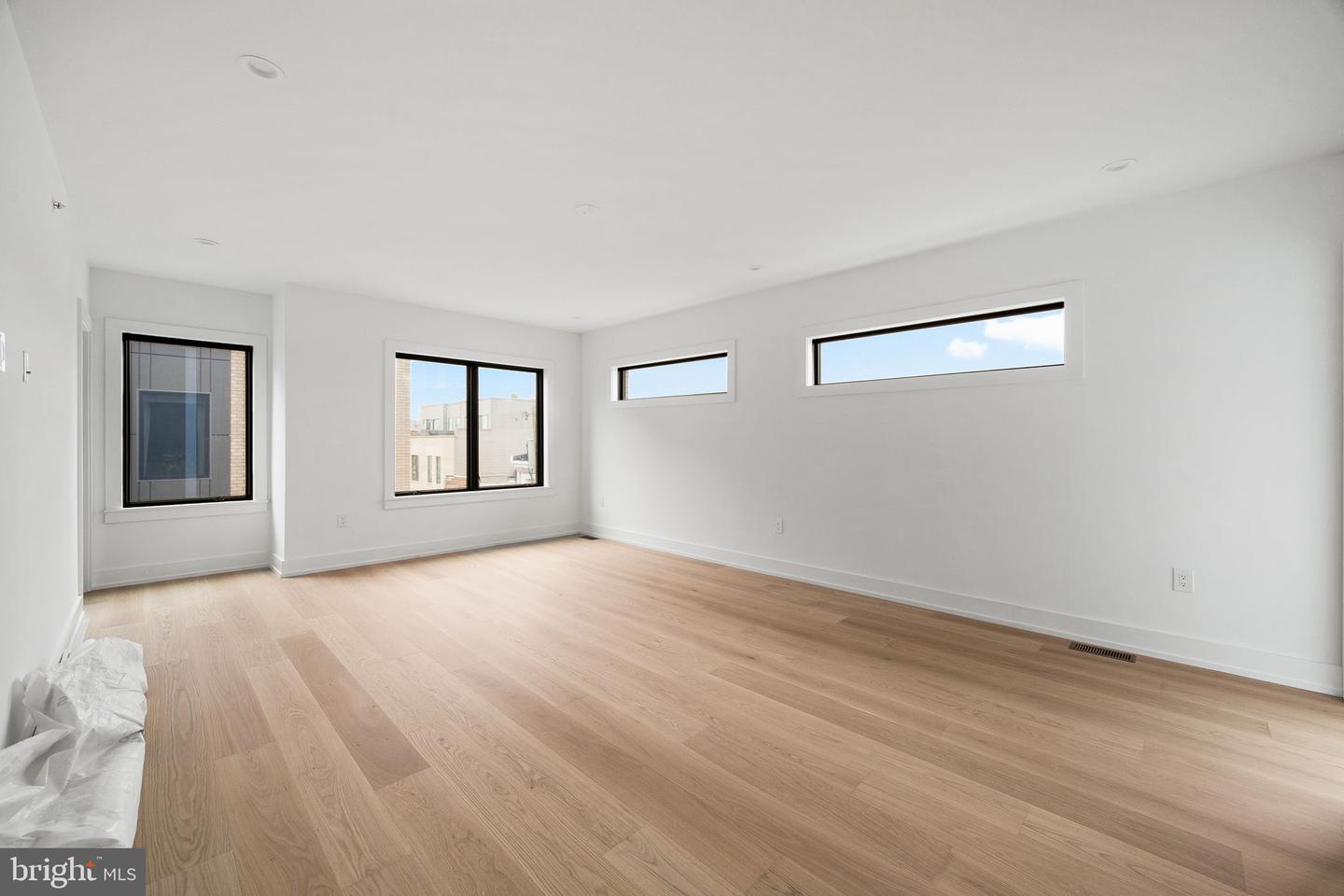 706 Latona St #j Property Photo 21