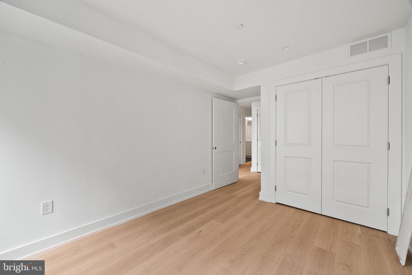 706 Latona St #j Property Photo 22