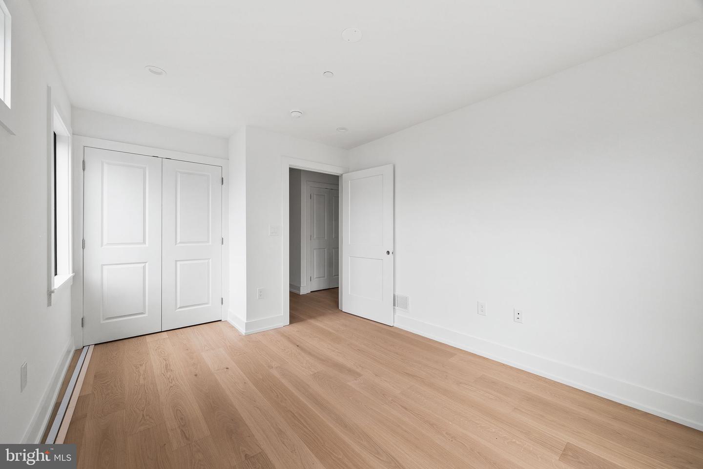 706 Latona St #j Property Photo 23