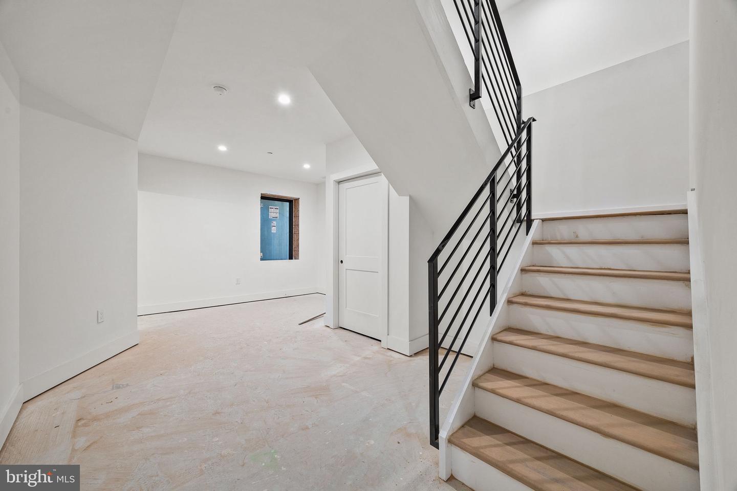 706 Latona St #j Property Photo 26