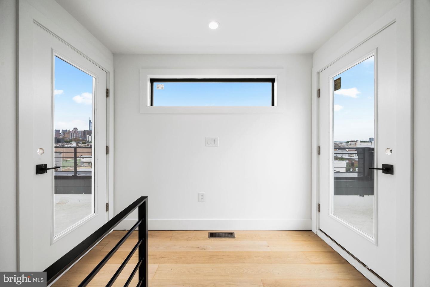 706 Latona St #j Property Photo 27