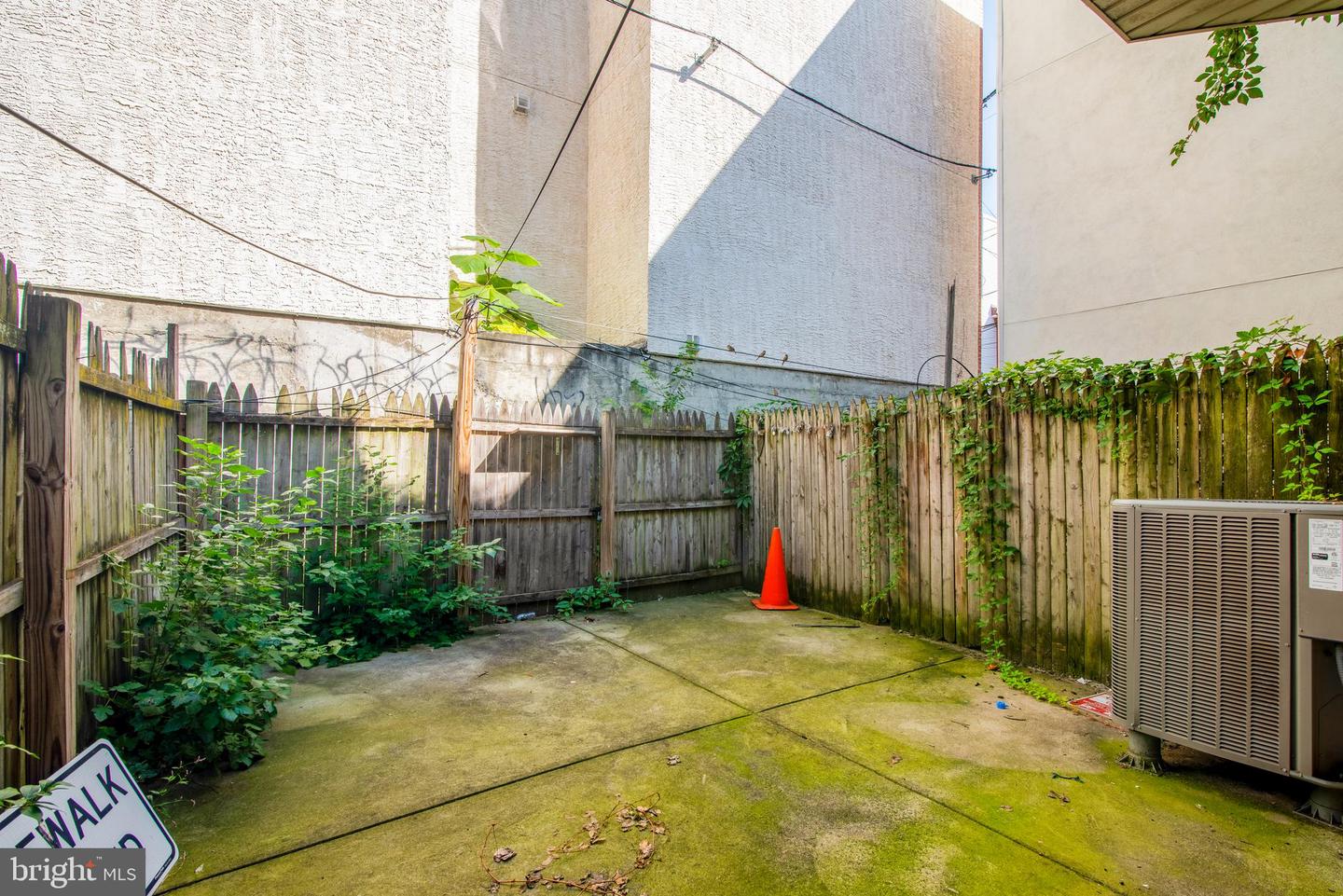 1621 W Montgomery Ave Property Photo 25