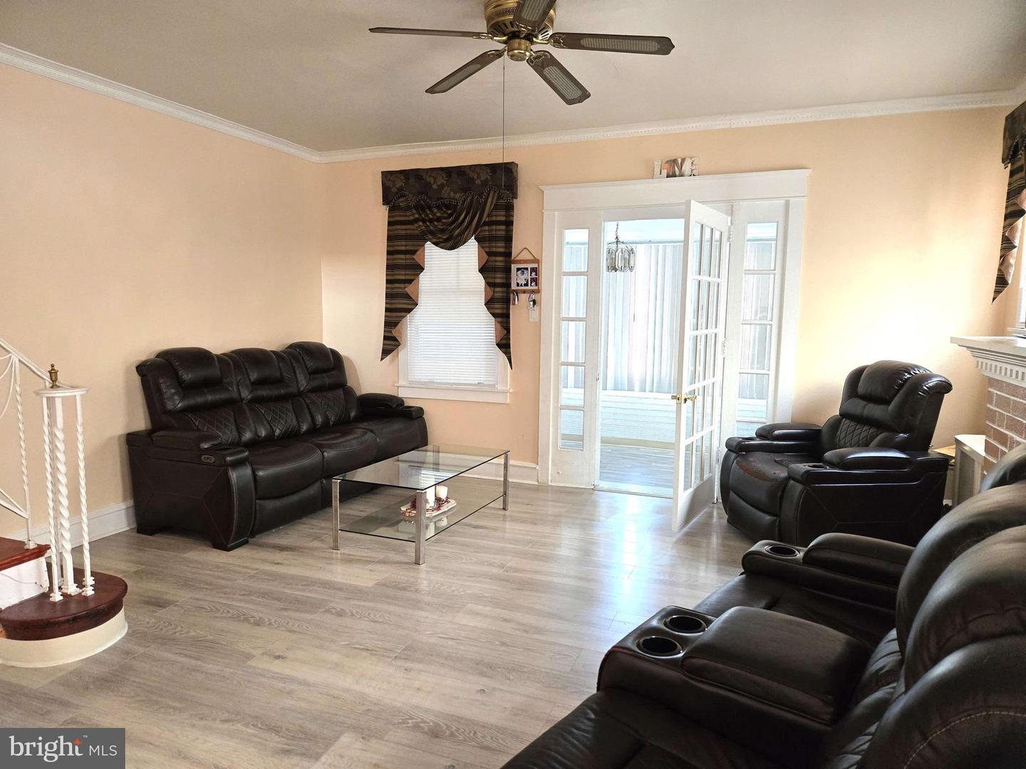 6831 Oakley St Property Photo 7