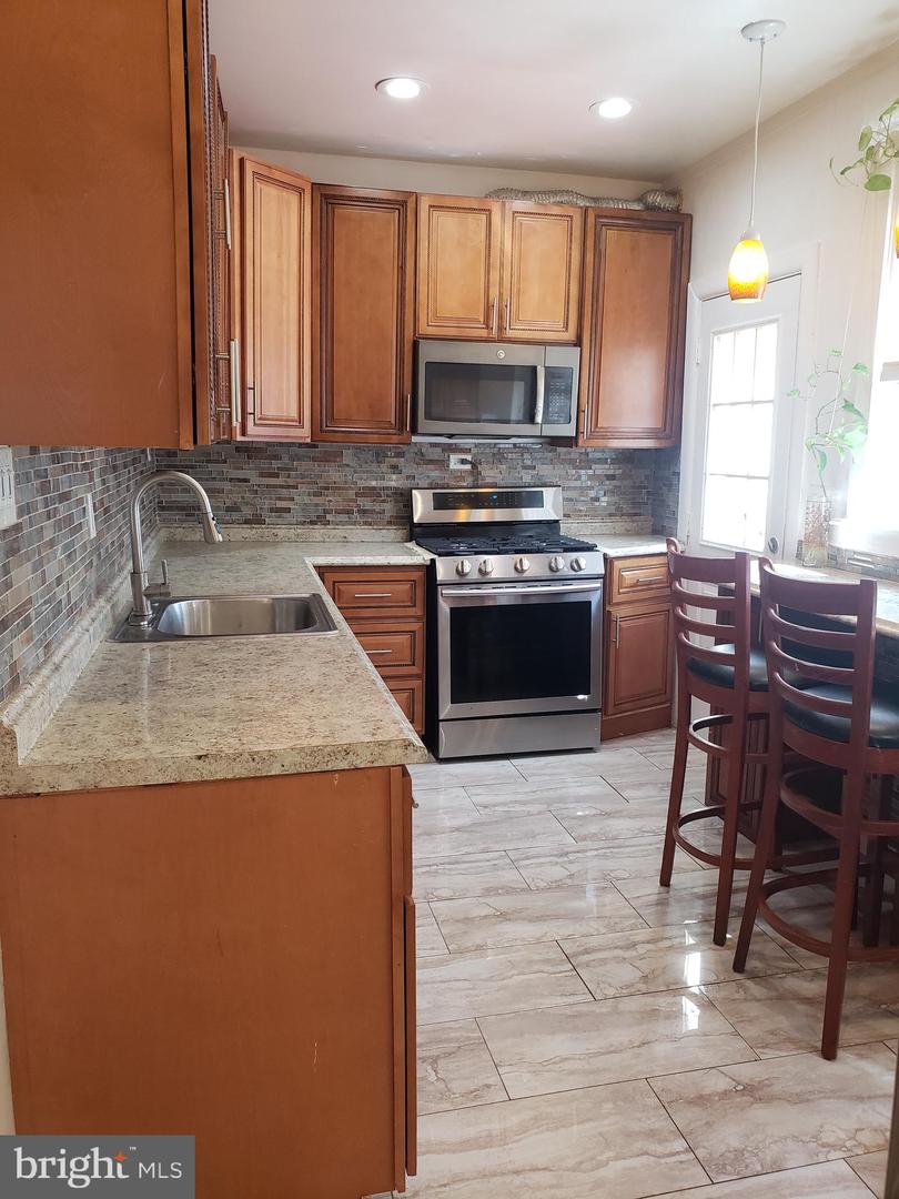 6831 Oakley St Property Photo 12