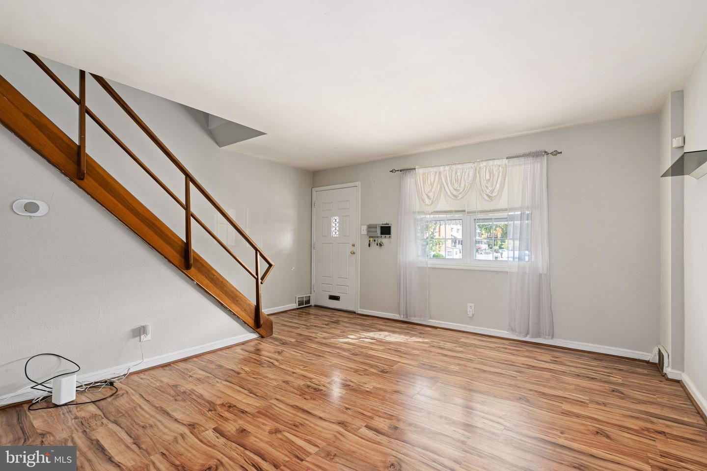 7627 Elmwood Ave Property Photo 2