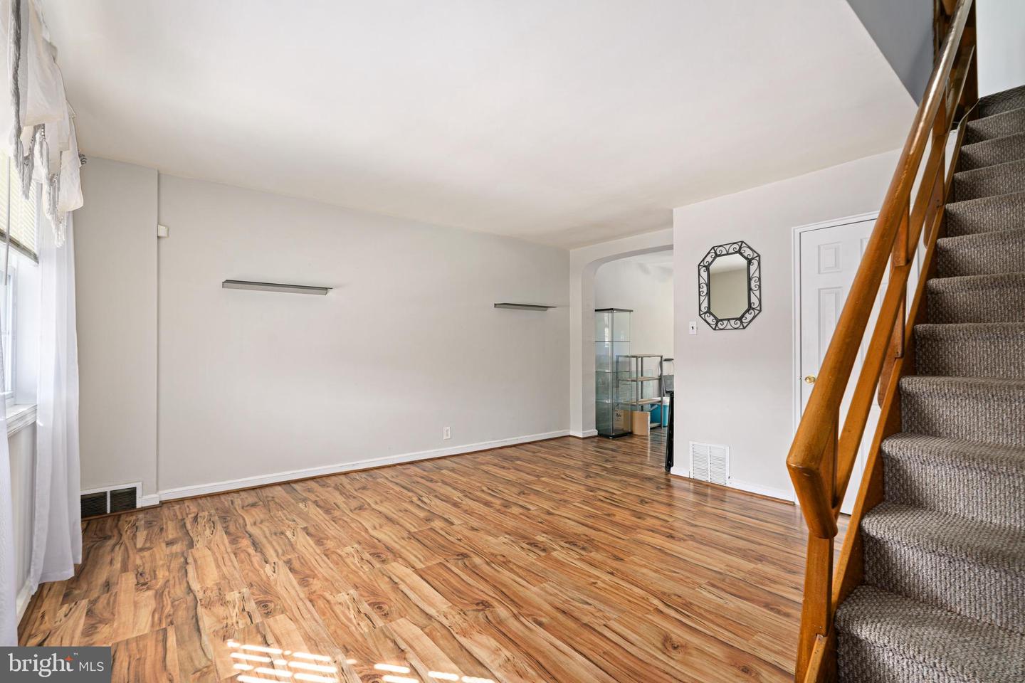 7627 Elmwood Ave Property Photo 3