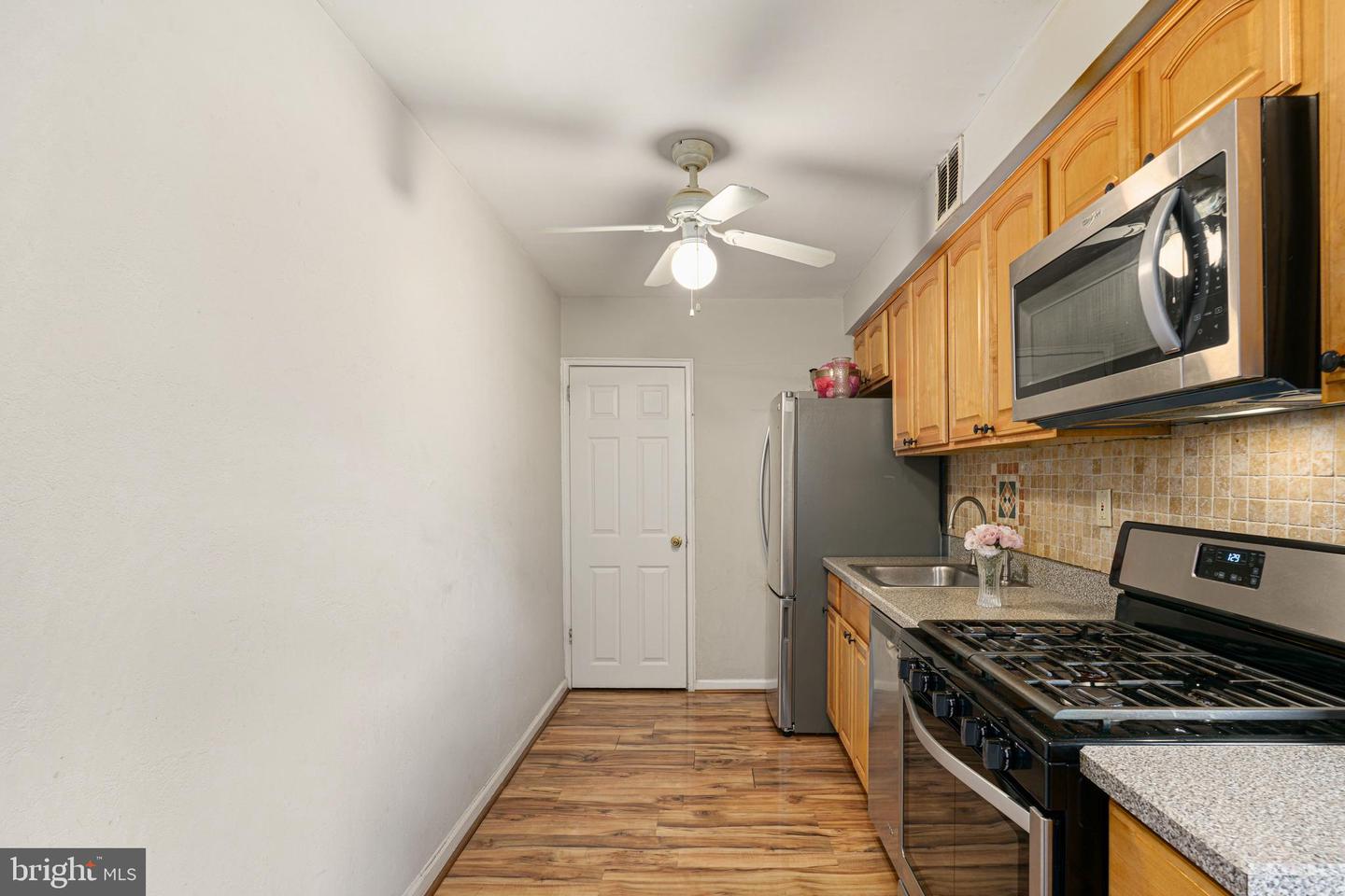 7627 Elmwood Ave Property Photo 8