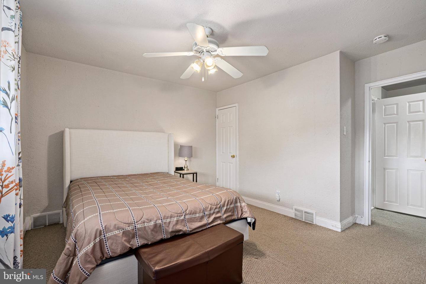 7627 Elmwood Ave Property Photo 10