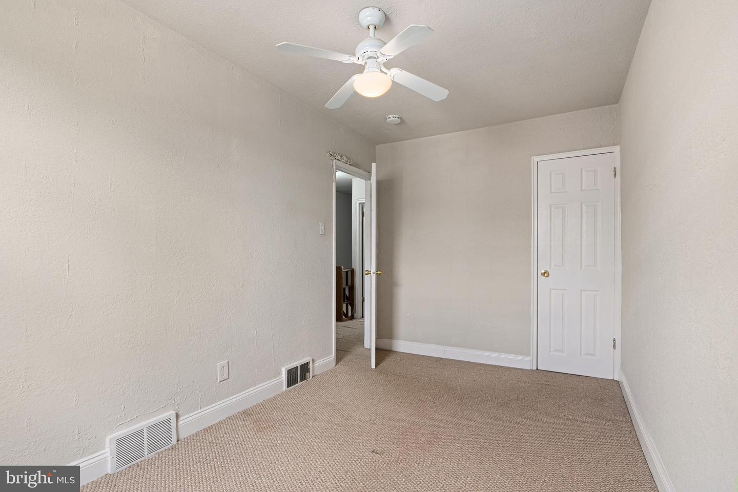 7627 Elmwood Ave Property Photo 14