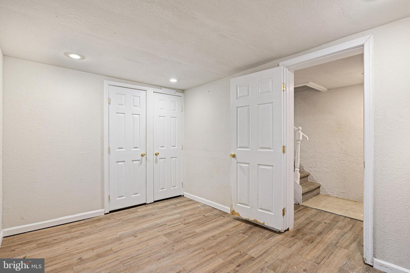 7627 Elmwood Ave Property Photo 17