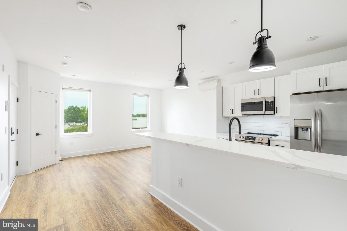 85 E Sharpnack St Property Photo 20