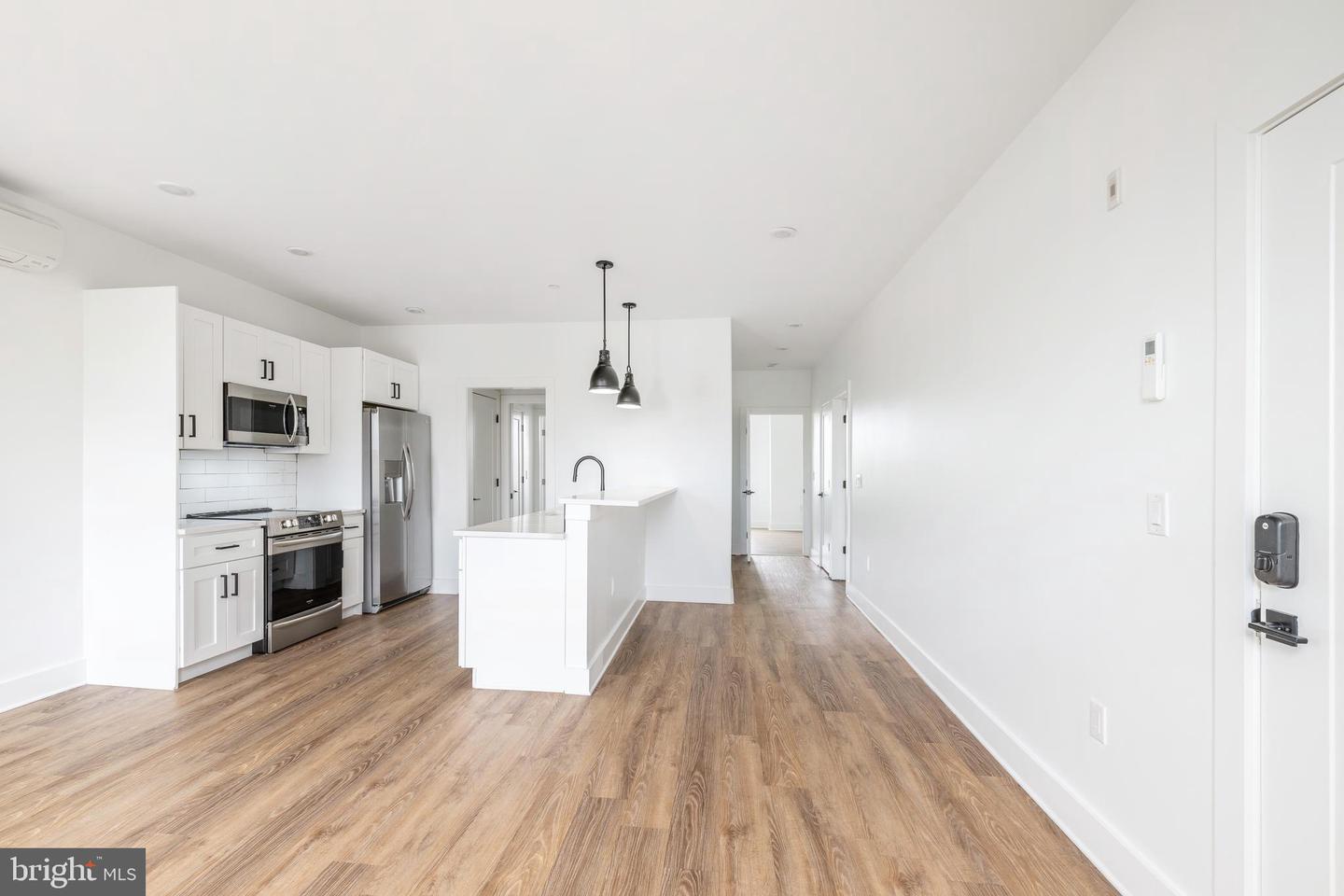85 E Sharpnack St Property Photo 22