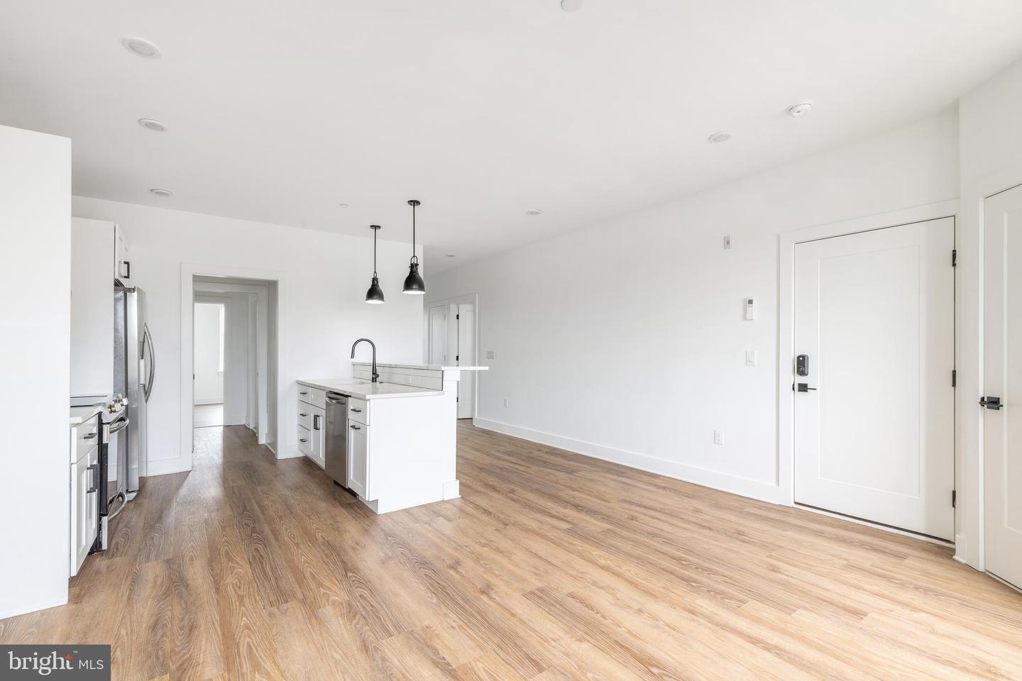 85 E Sharpnack St Property Photo 24