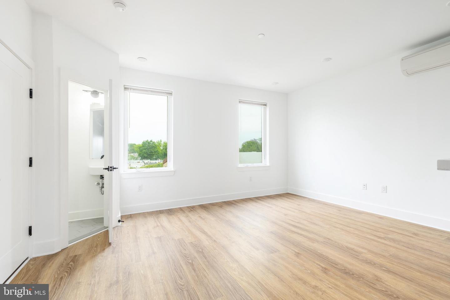 85 E Sharpnack St Property Photo 31