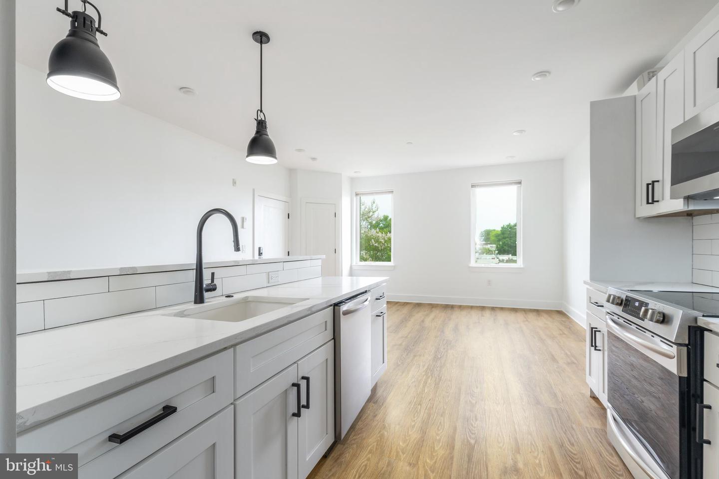 85 E Sharpnack St Property Photo 34