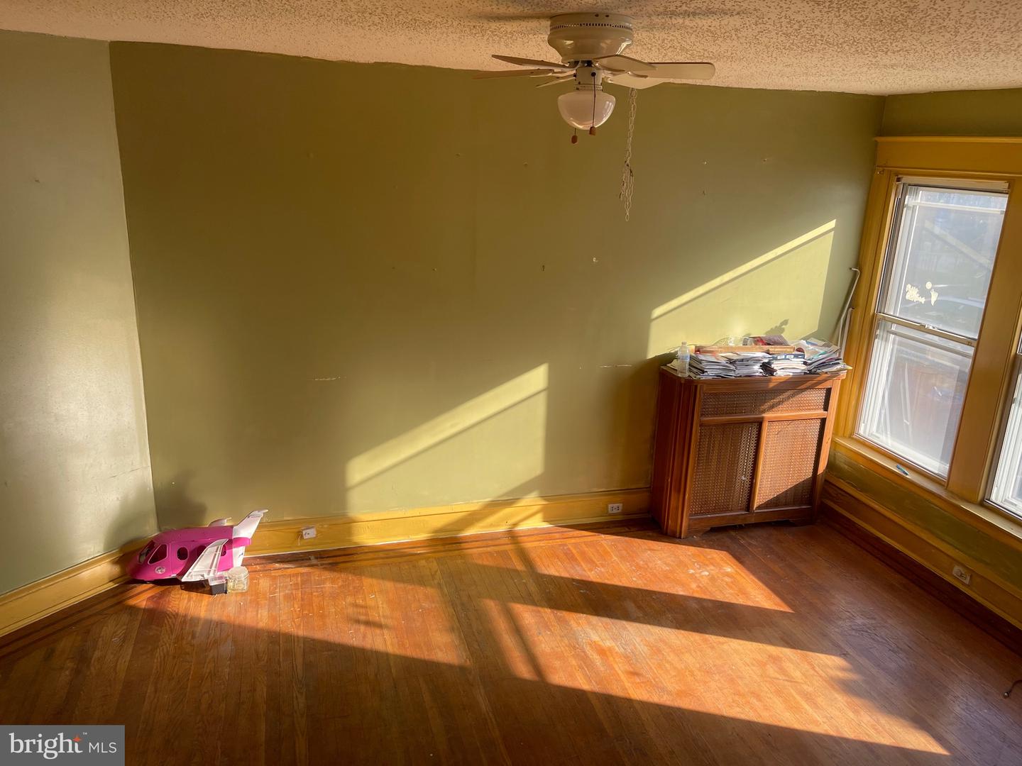 5930 N Leithgow St Property Photo 4
