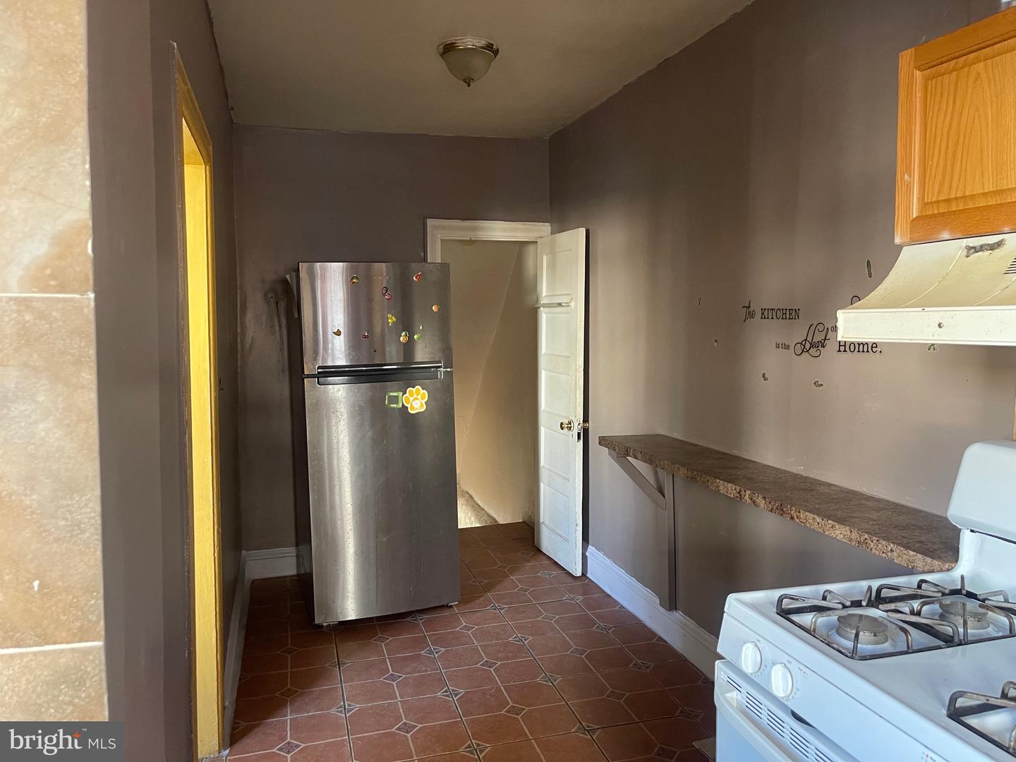 5930 N Leithgow St Property Photo 7