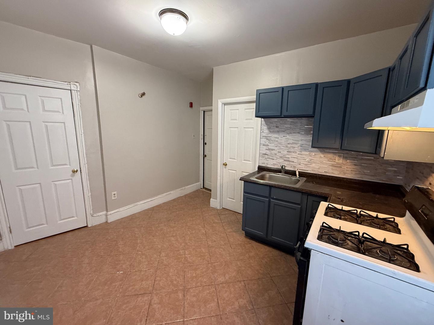 5748 Chestnut St #c Property Photo 3