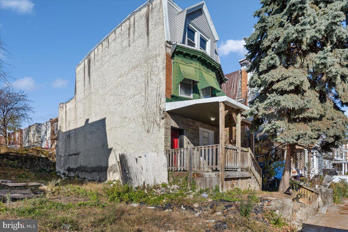 109 W LOGAN ST Property Photo 1