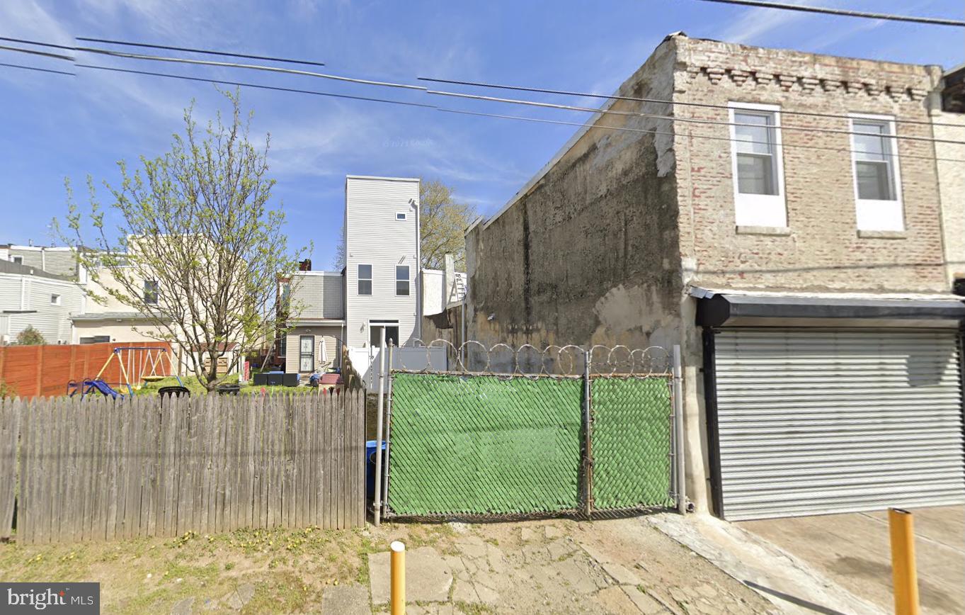 2143 N Leithgow St Property Photo 1
