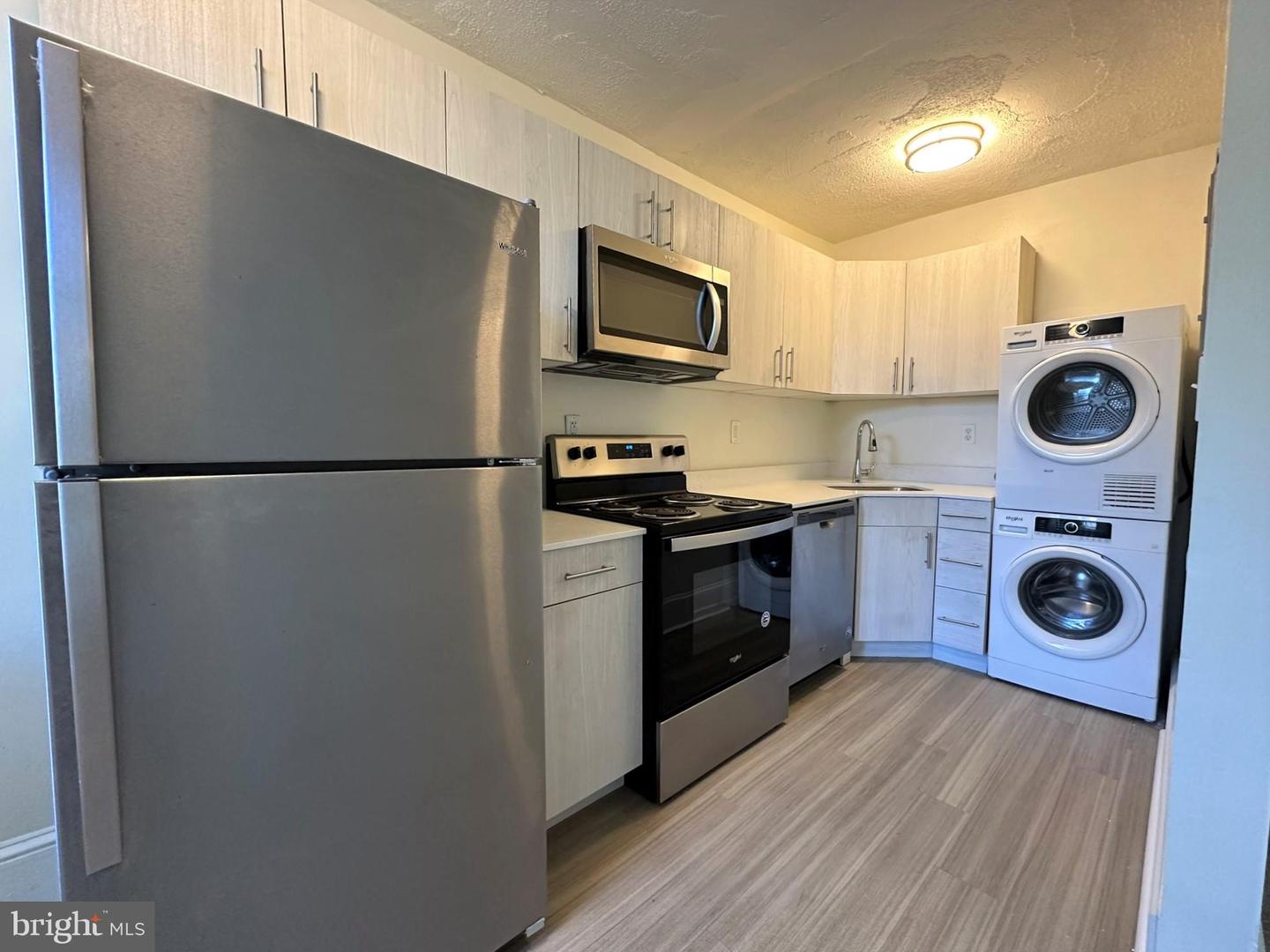 2809 W Queen Ln #303 Property Photo