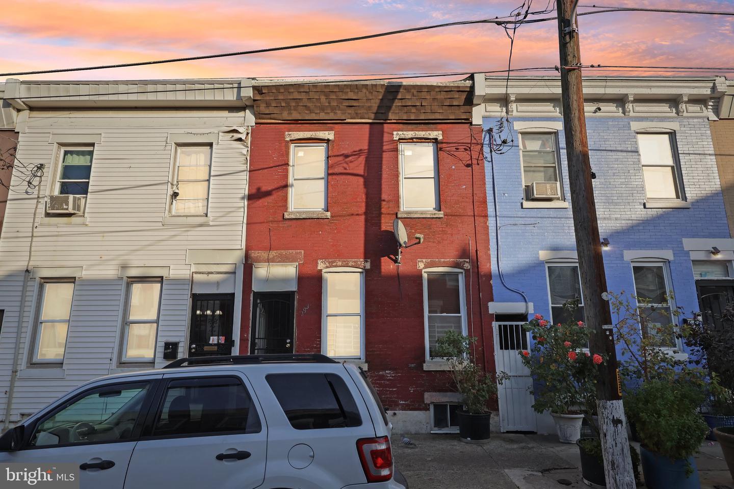 2911 N HOWARD ST Property Photo 1
