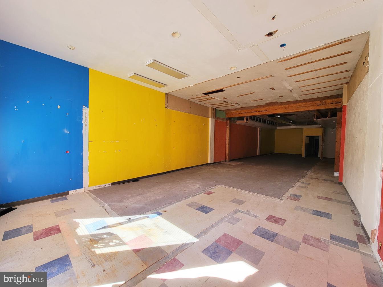 1433 E Vernon Rd #commercial Space Property Photo 4